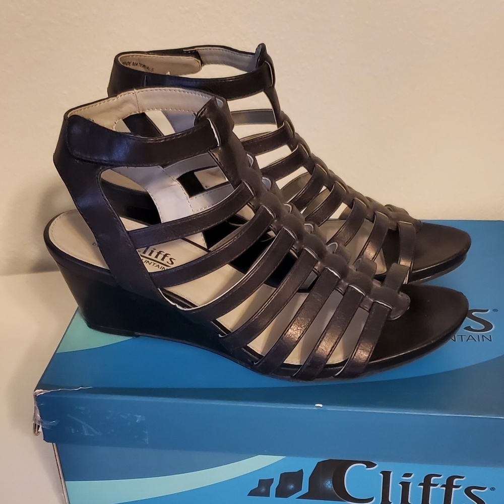 Women's 8 Cliffs Shoes Strappy Sandals Black Heels - Picture 3 of 11